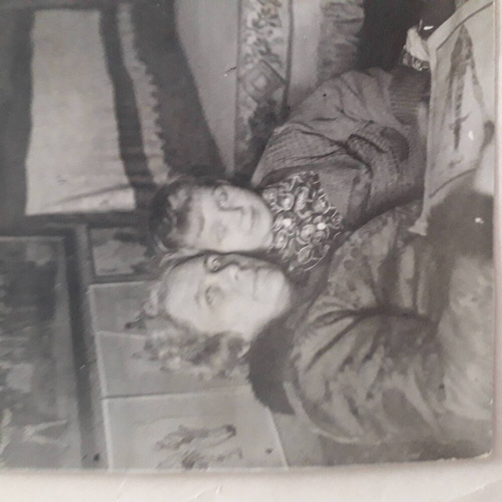 Фотография Кустодиева Ю.Е. с внучкой
