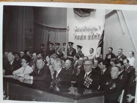 Фотография. Президиум торжественного собрания, посвященного 30-летию Победы над Германией 1941-45гг.
