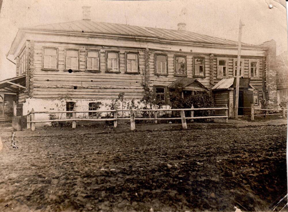 Фотография видовая, дом Малютиных в с. Ярополец, октябрь 1937 г.