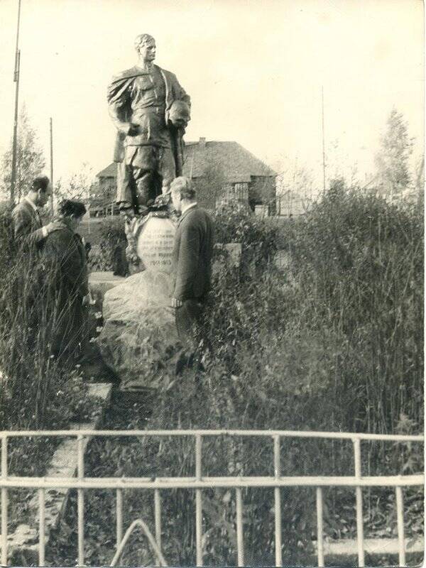 Фотография «Памятник на братской могиле Ахметова Х.Х.»