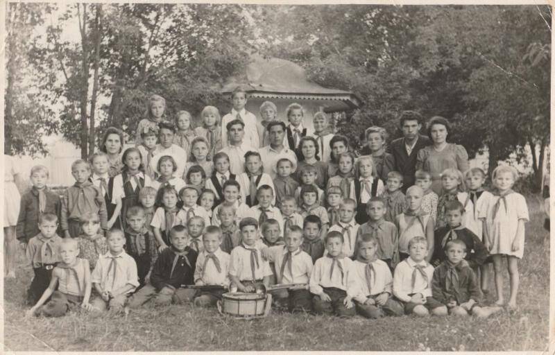 Летний пионерский лагерь Ласточка. Из комплекта Фотографии из семейного архива Семёновых - Громовых.