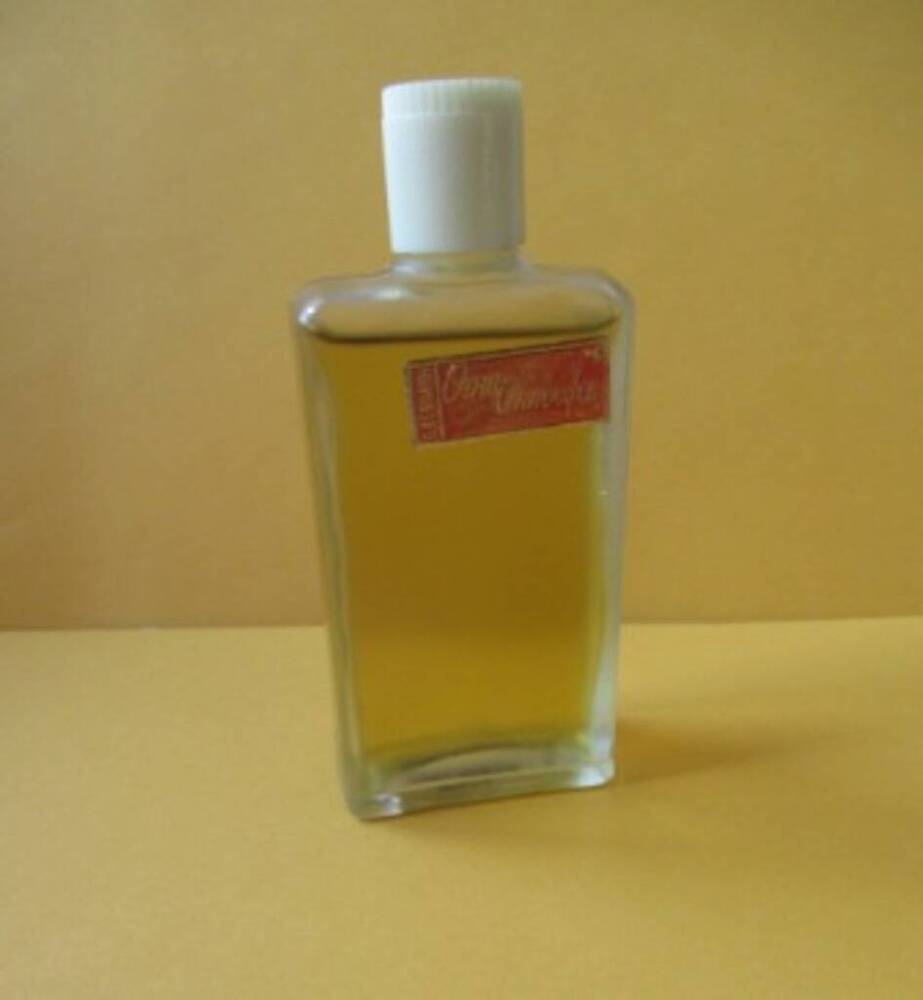 Флакон одеколона из набора парфюмерного Огни Октября.