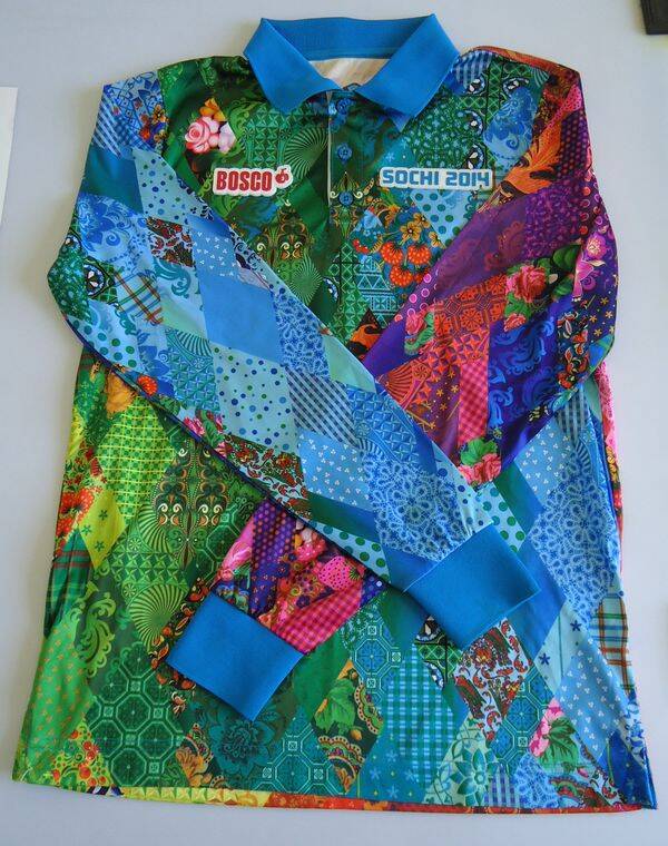 Рубашка-поло из комплекта формы волонтера Олимпийских игр в Сочи.