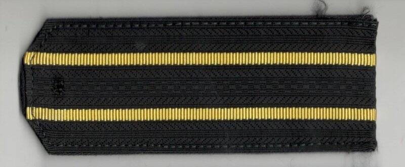 Погоны старшего офицерского состава (плавсостав) ВМФ СССР (2 пары - чёрные с двумя просветами, 1 пара - жёлтые с двумя просветами).