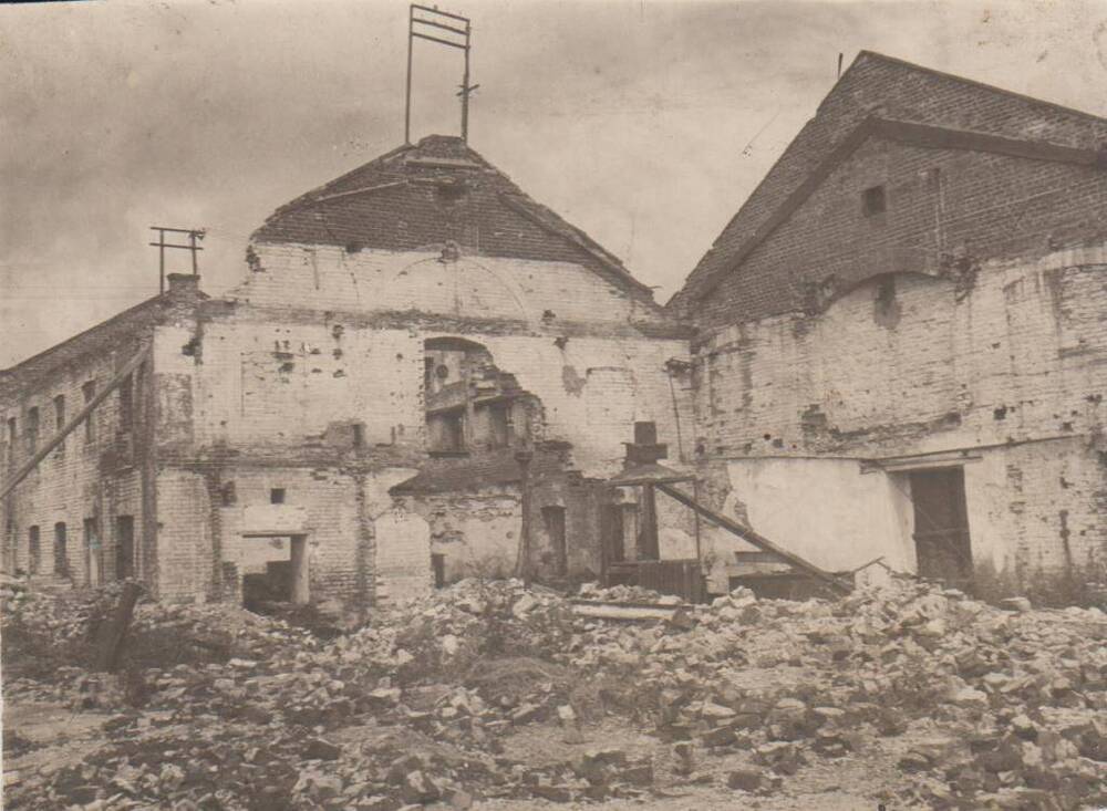Фото: Разрушенные бытовки литейного цеха № 1 Людиновского завода