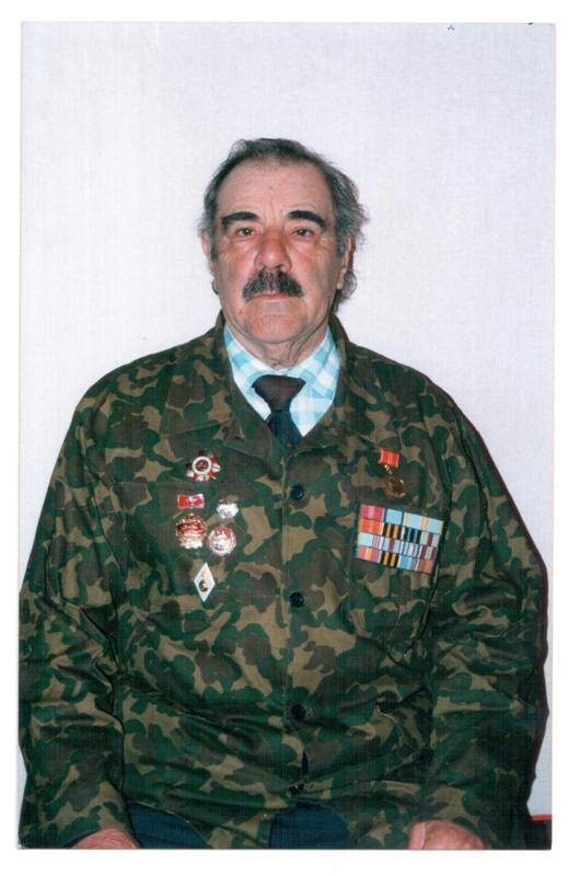 Фото: Акопян Александр Никитович, ветеран второго Украинского и второго Белорусского фронтов. 2005 г.