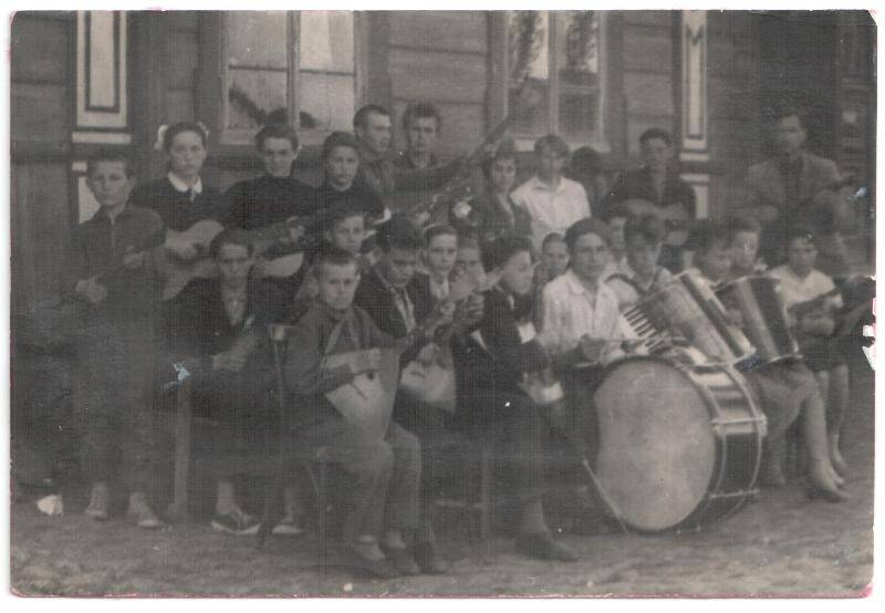 Фото групповое: первый пионерский оркестр станицы Белореченской. 1957 г.