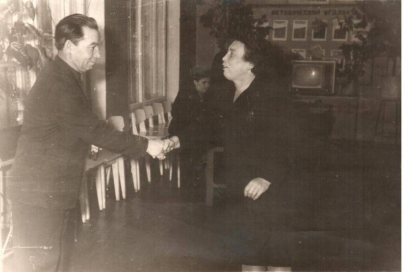 Фотография. Захаров К.М., учитель сш № 2 г. Аркадака с директором школы