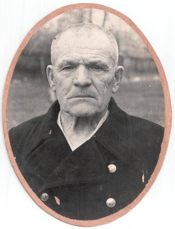 Фото в овале: Жеребятьев Иван Семёнович, участник Гражданской войны. 1970 г.