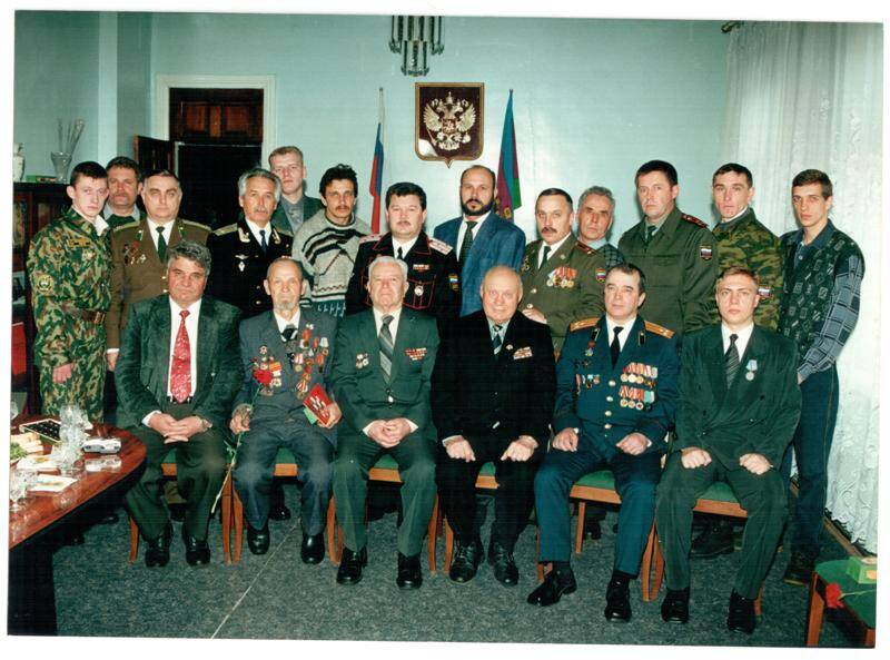 Фото групповое: прием у главы г. Белореченска, посвящённый дню защитника Отечества. 23.01.2001 г.