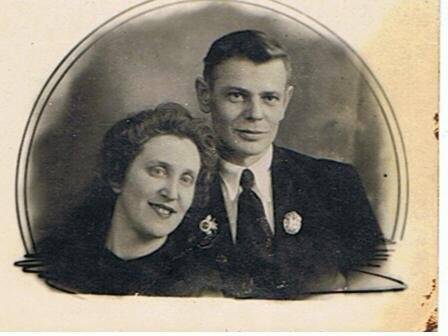 Фотография. Суганов Н.А. с супругой с дарственной надписью карандашом