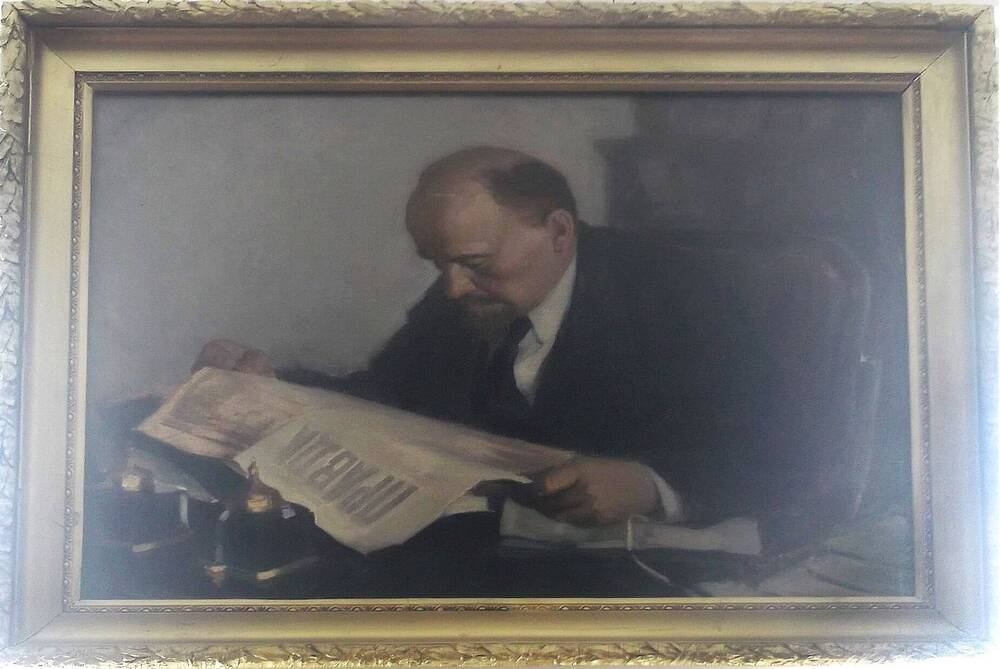 Копия картины  В. И. Ленин читает Правду.
