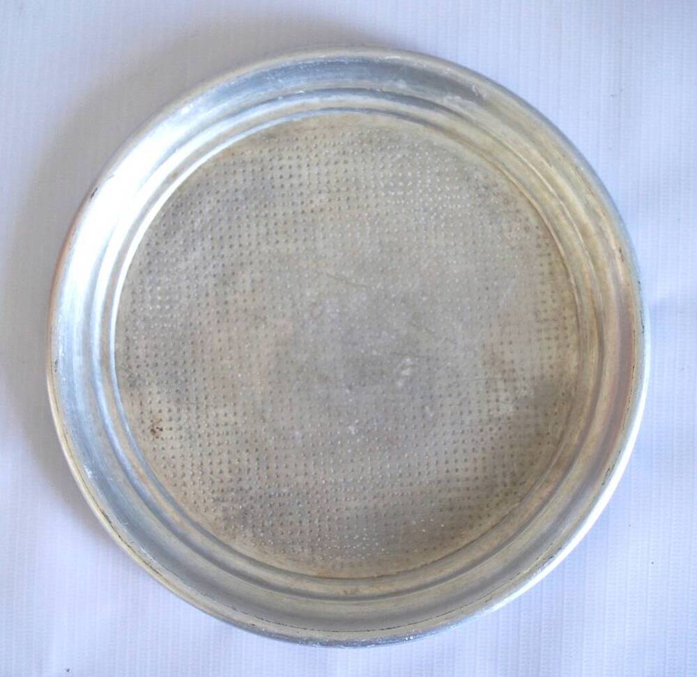 Тарелка металлическая (из набора для бритья)