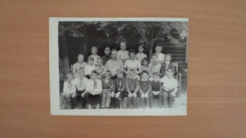 Фото ч/б групповое Учащиеся 3 класса начальной школы №6 г. Назарово