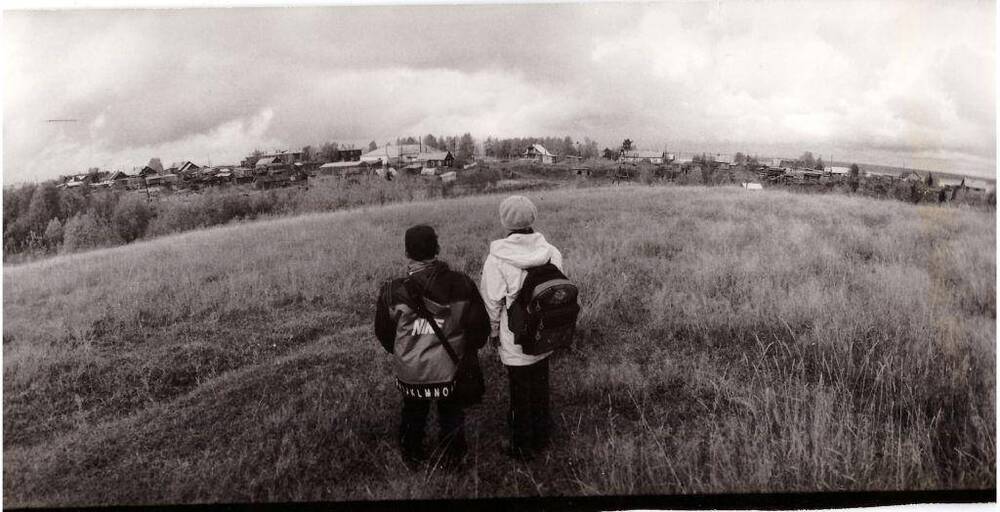 Фото черно-белое, видовое Панорамный вид на п. Кедровый Шор, Печорский район, 2000 г.