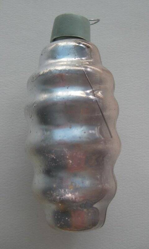 Игрушка ёлочная стеклянная  полульдинка «Подвеска бочкообразная серебристая с продольными рельефами»