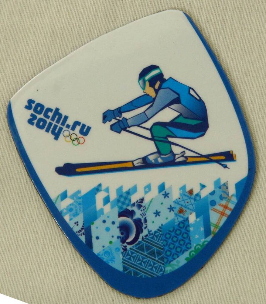 Магнит с изображением лыжника, логотипа Сочинской Олимпиады.