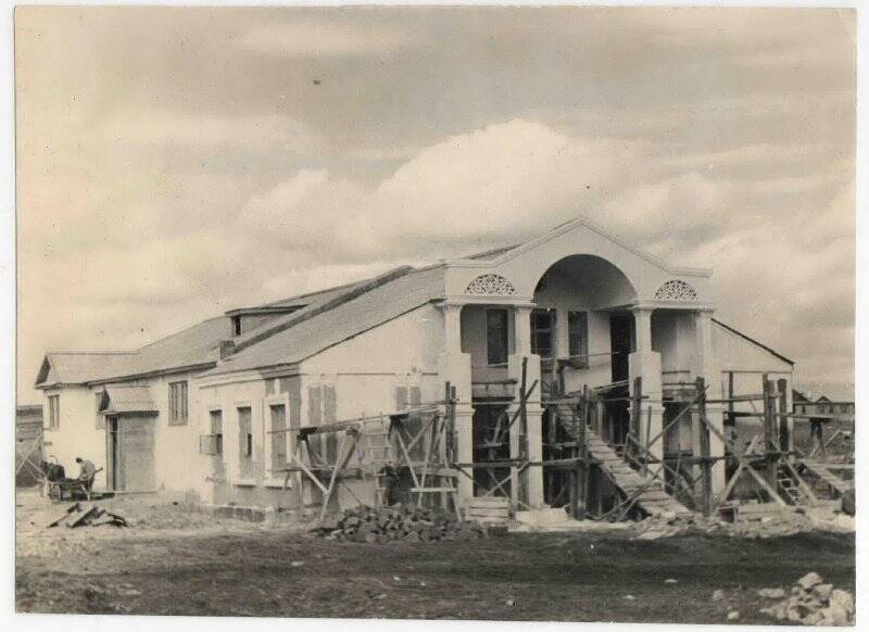 Фотография. Строительство клуба нефтяников в г. Бугульме.