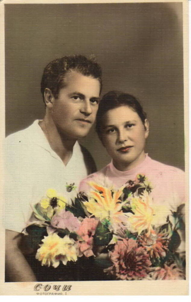 Фотография ретушированная: День бракосочетания  Пономарчук Веры Николаевны и Владимира Петровича. Студийный снимок