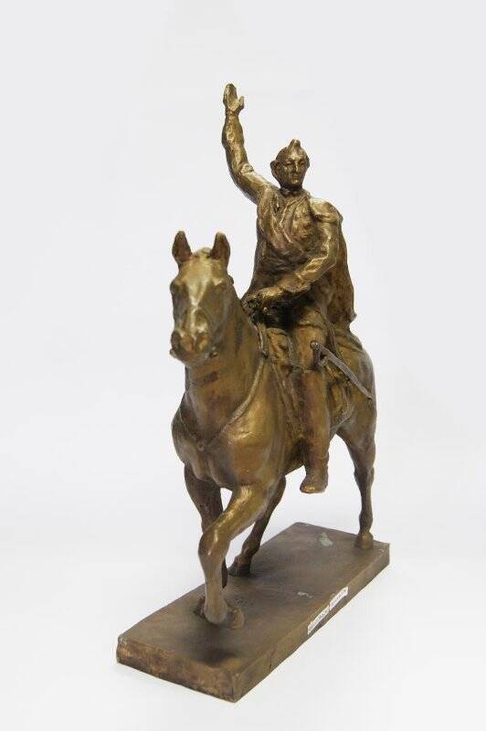 Скульптура Суворов на коне.