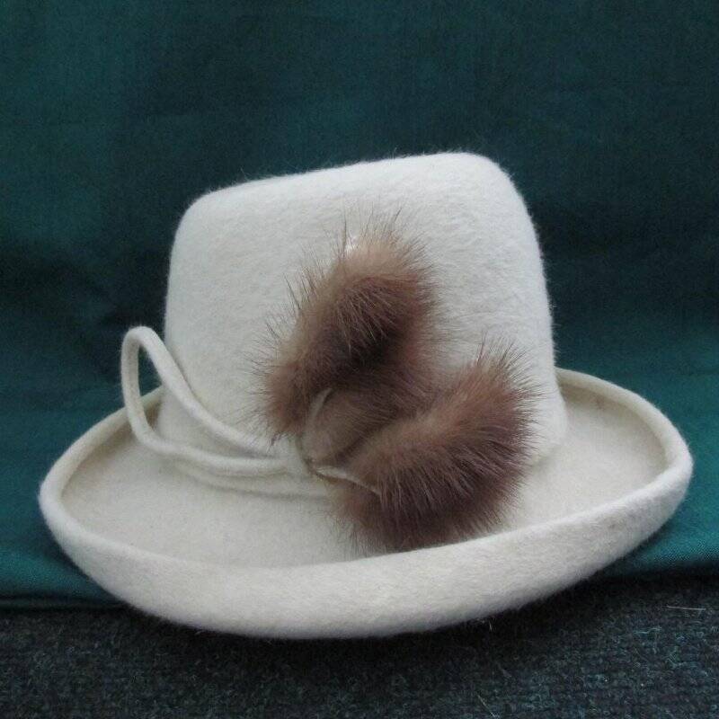Шляпа женская весенне-осенняя.