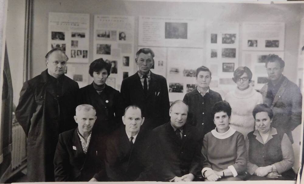 Фотография. Группа участников по созданию городского краеведческого музея в г. Вичуге.