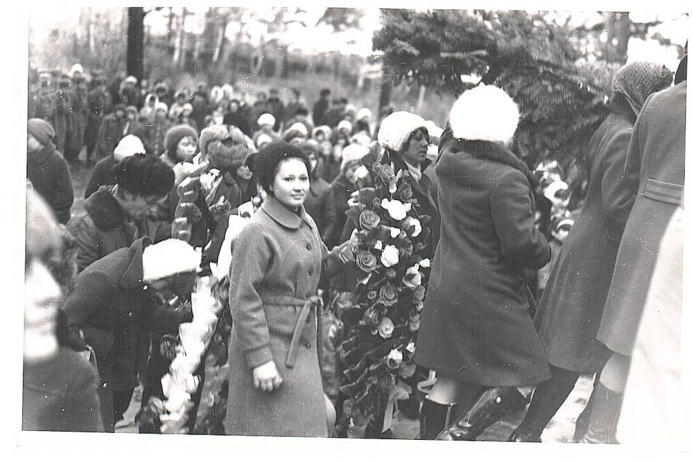 Фотография ч/б. Открытие памятника партизанам Шиткинского фронта в городском парке г. Тайшет.