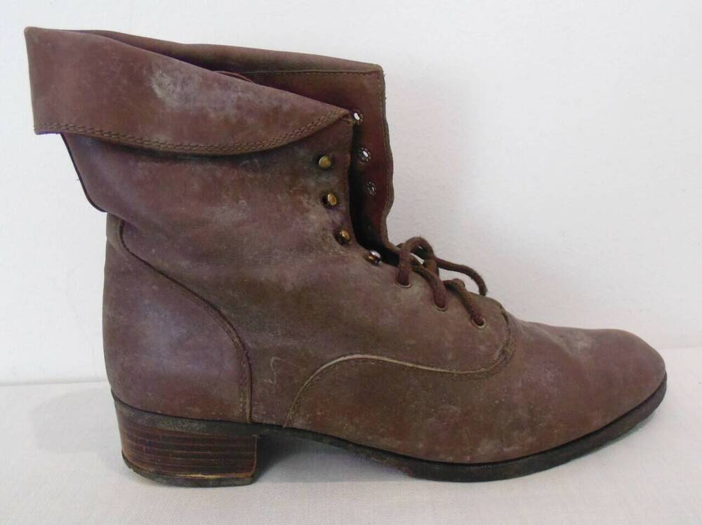 Ботинок правый женский коричневый, на шнурках