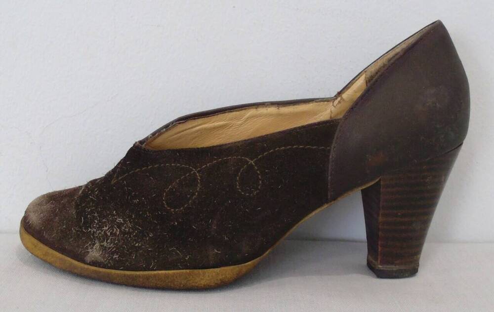 Туфля левая женская, коричневого цвета, комбинированная.