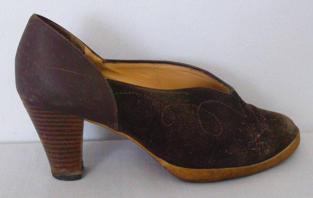 Туфля правая женская, коричневого цвета, комбинированная.
