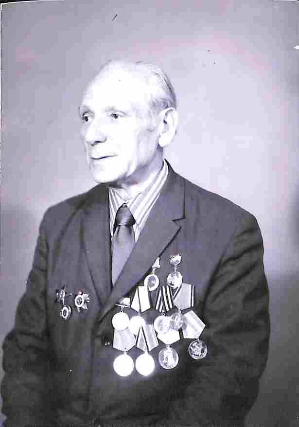 Фотопортрет Б.М.Шульца поясной, ветерана Великой Отечественной войны, отца М.Б.Шульца. Копия