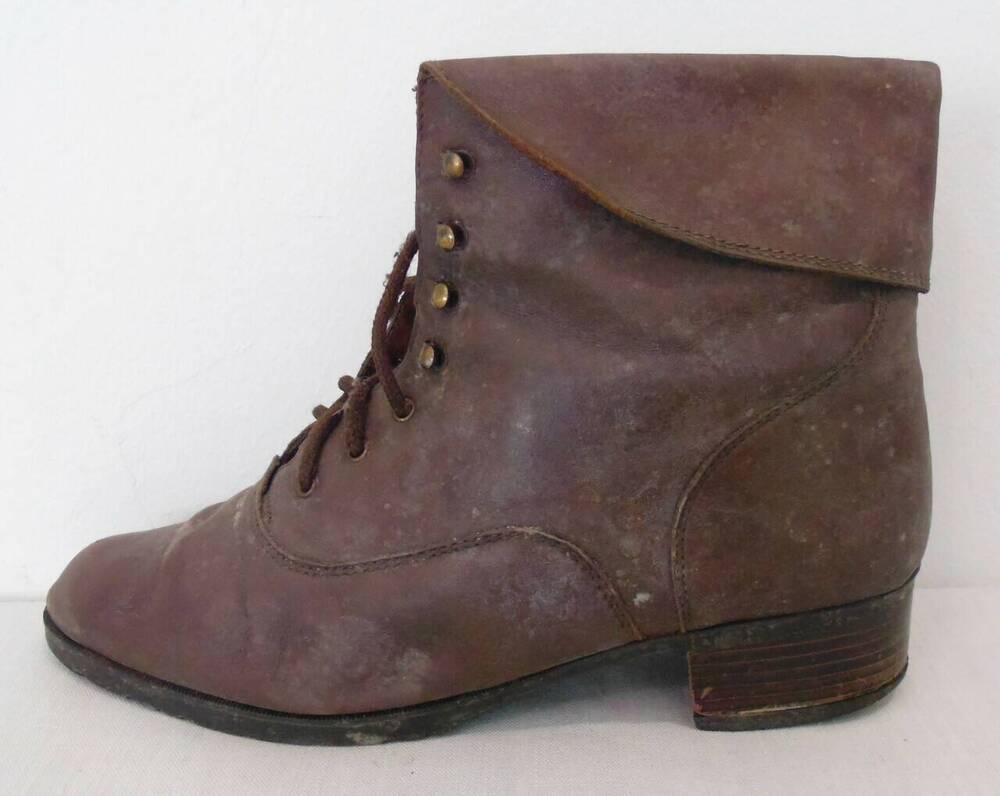 Ботинок левый женский коричневый, на шнурках