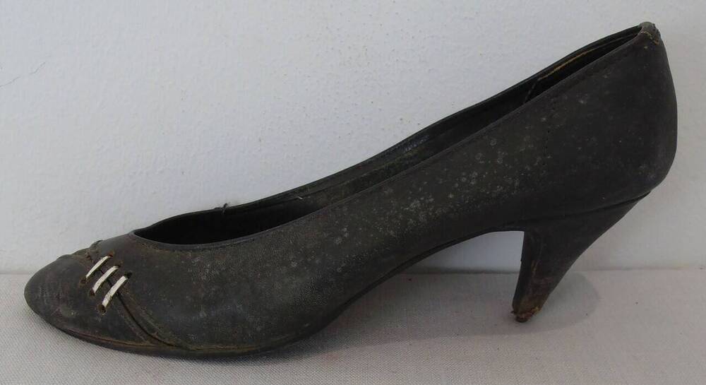 Туфля левая женская модельная, чёрного цвета