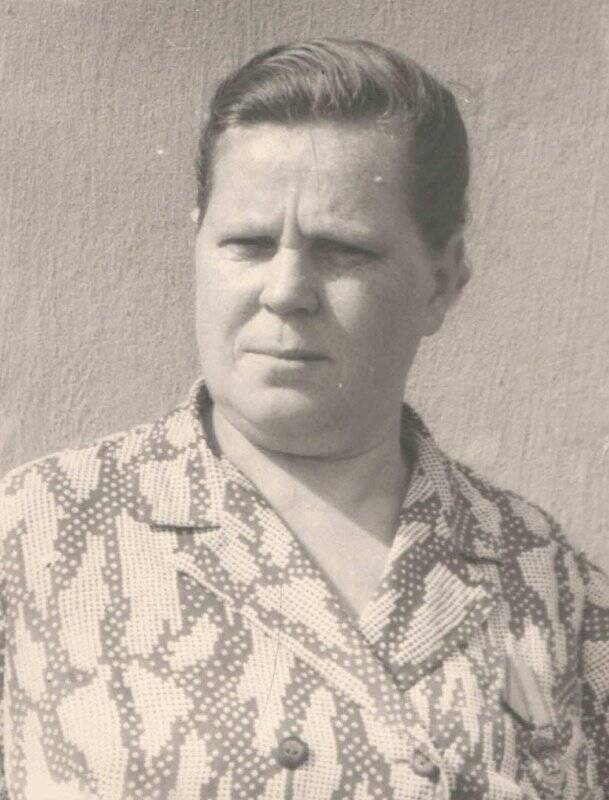 Фотография. Костюк Надежда Дмитриевна - работает с 1939 года. Ударник коммунистического труда. 1960-е годы (фирма «Луч» )