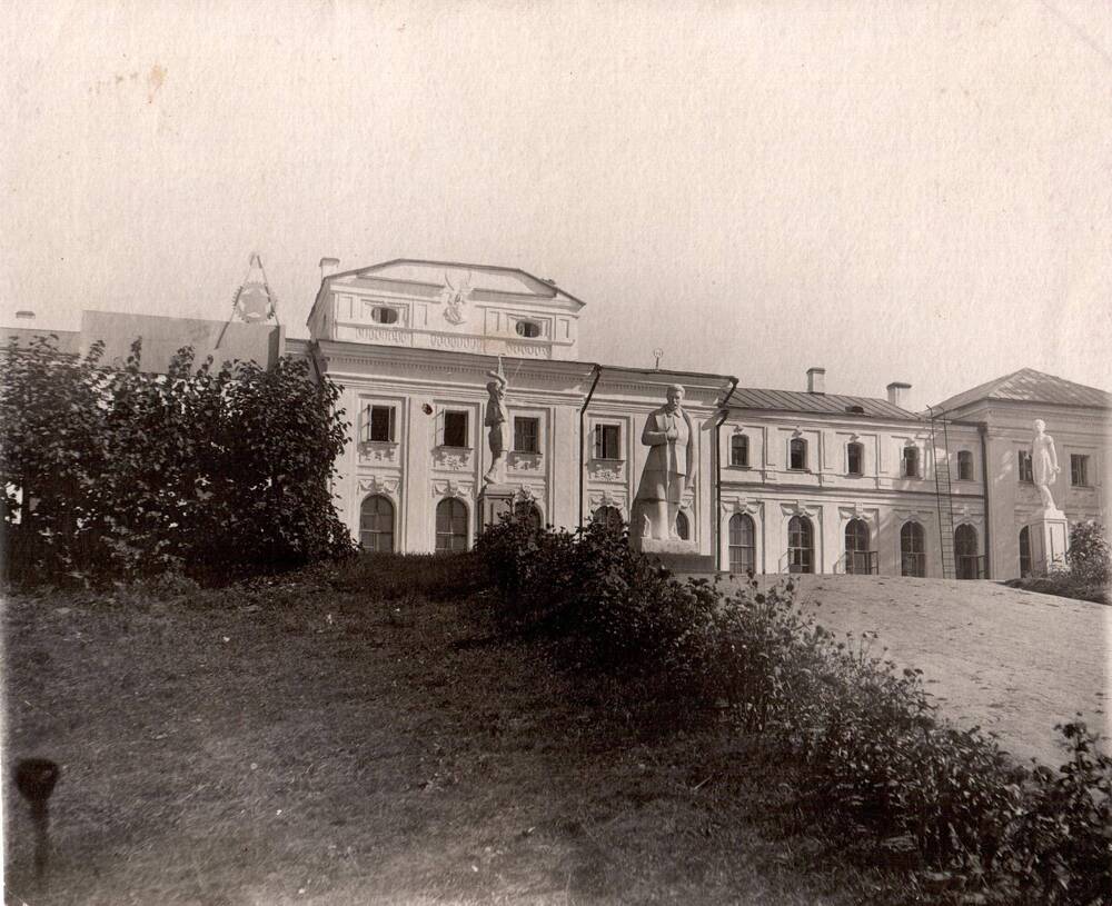 Фотография видовая, фасад дворца усадьбы Чернышевых в с. Ярополец, 1939-40 гг.