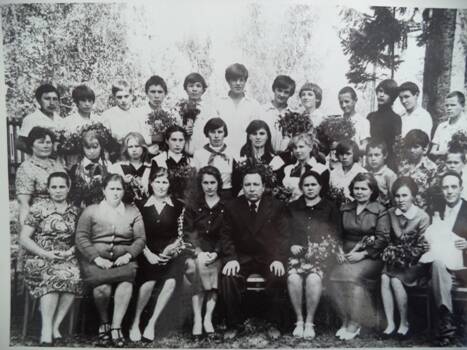Фото групповое: Учителя и учащиеся  Ядринской школы-интерната.