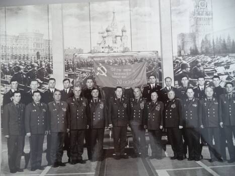 Фото групповое: В музее Вооруженных Сил в Москве.
