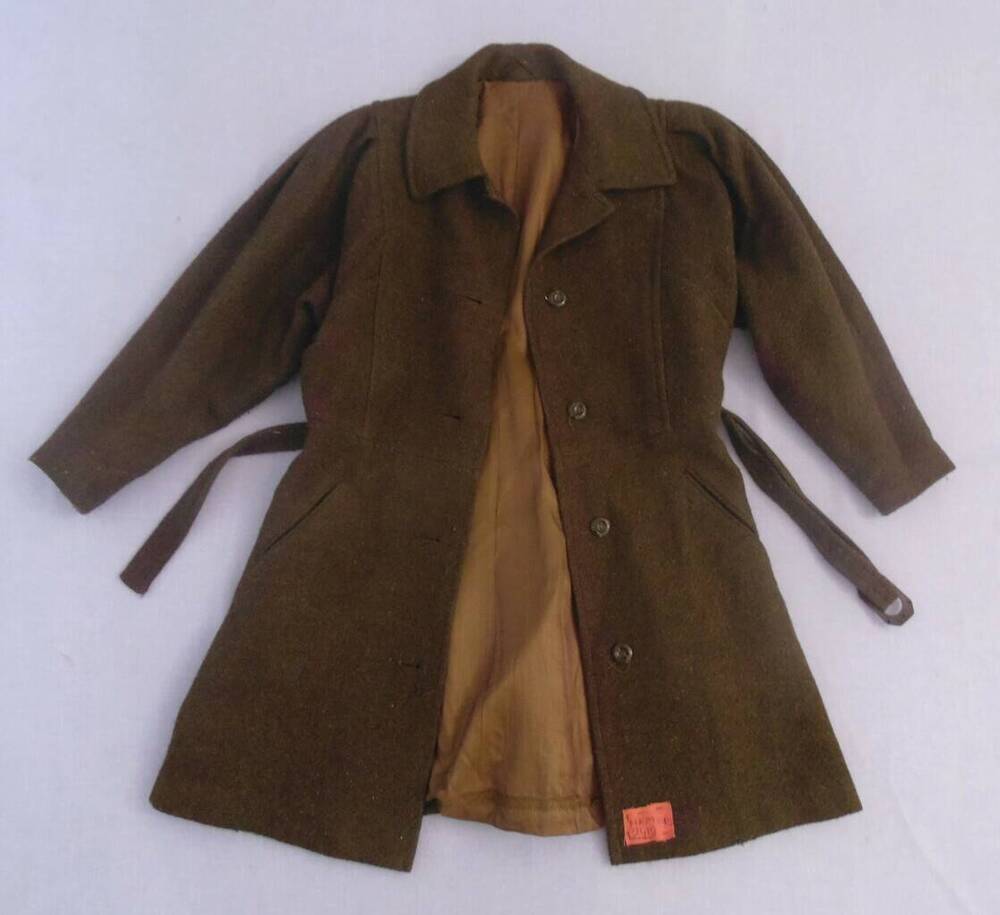 Пальто женское однобортное коричневое.