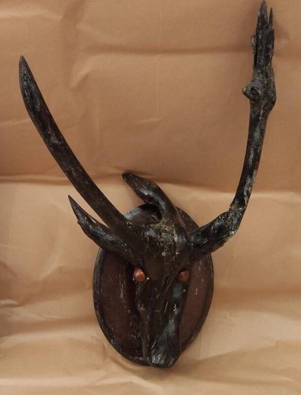 Скульптура из дерева «Голова козла»