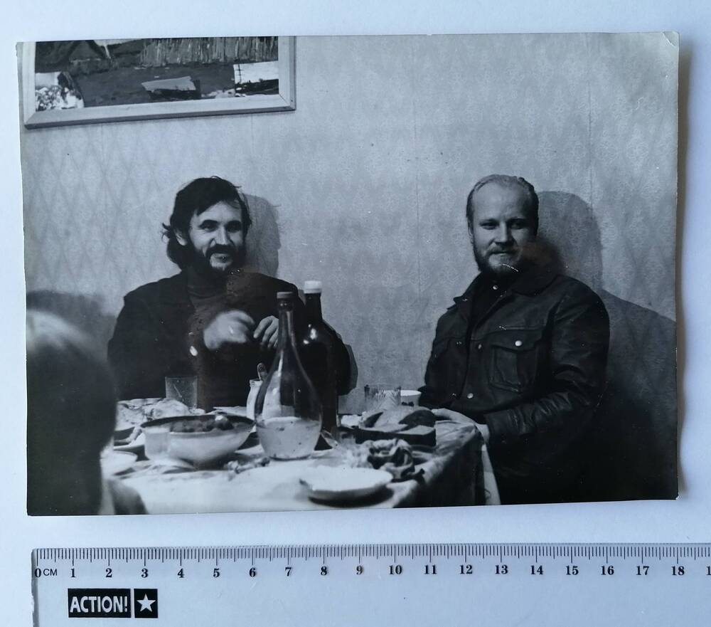 Фото. А. И. Щенников (справа) на 60-летнем юбилее Михаила и Евгения Николаевых.