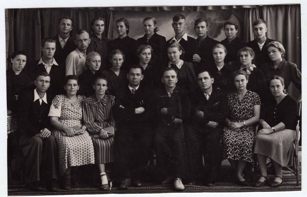 Фото. г. Сенгилей. Учителя и учащиеся 1-й средней школы. 1950-60-е гг.