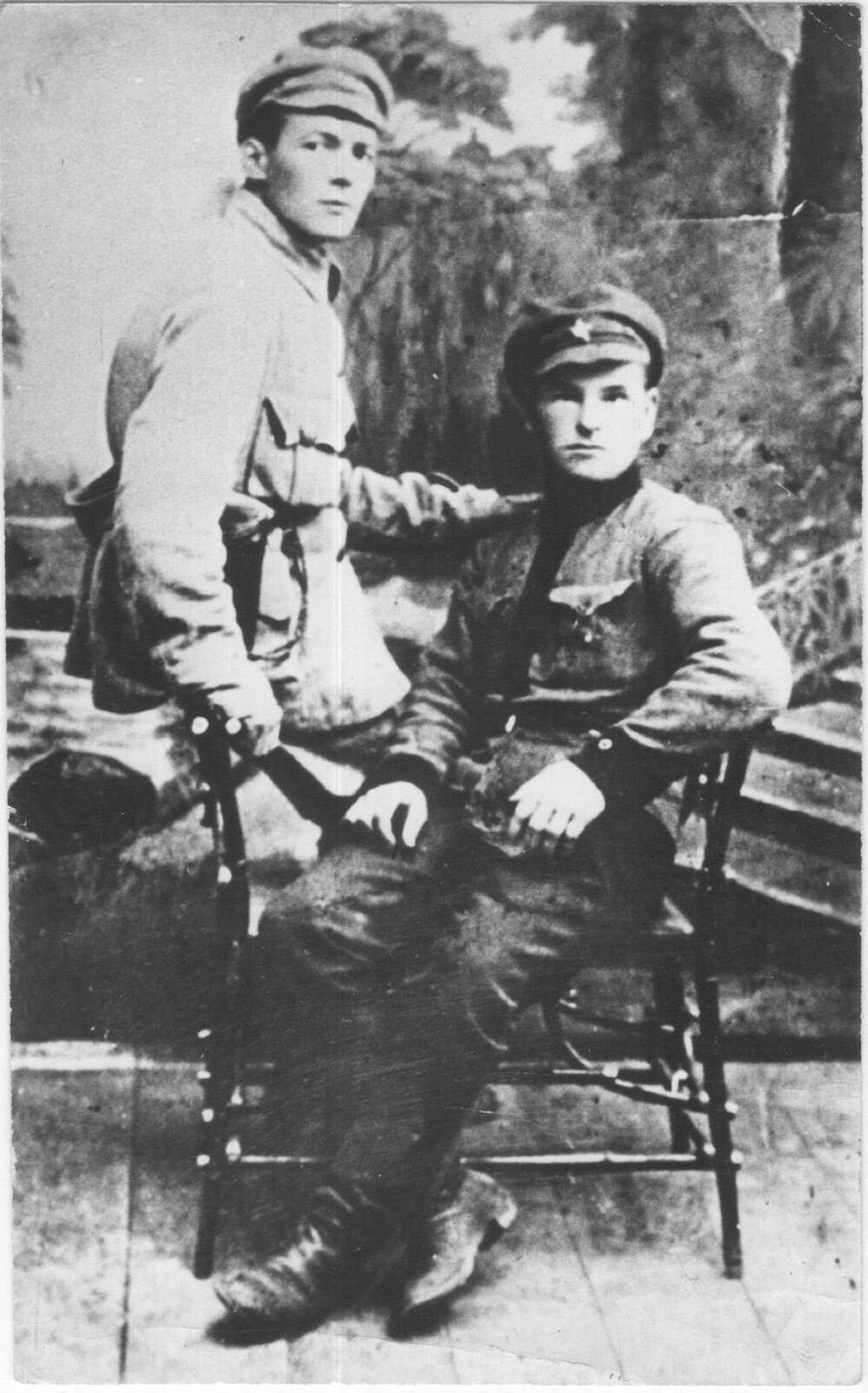 Копия фотографии. Смирнов Иван Константинович и Пелёвин Иван Петрович в 1920 г. на Юго-Западном фронте Украина.