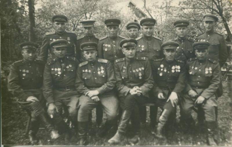 Фотография. Шестаков Александр Иванович (в 1-м ряду третий слева)