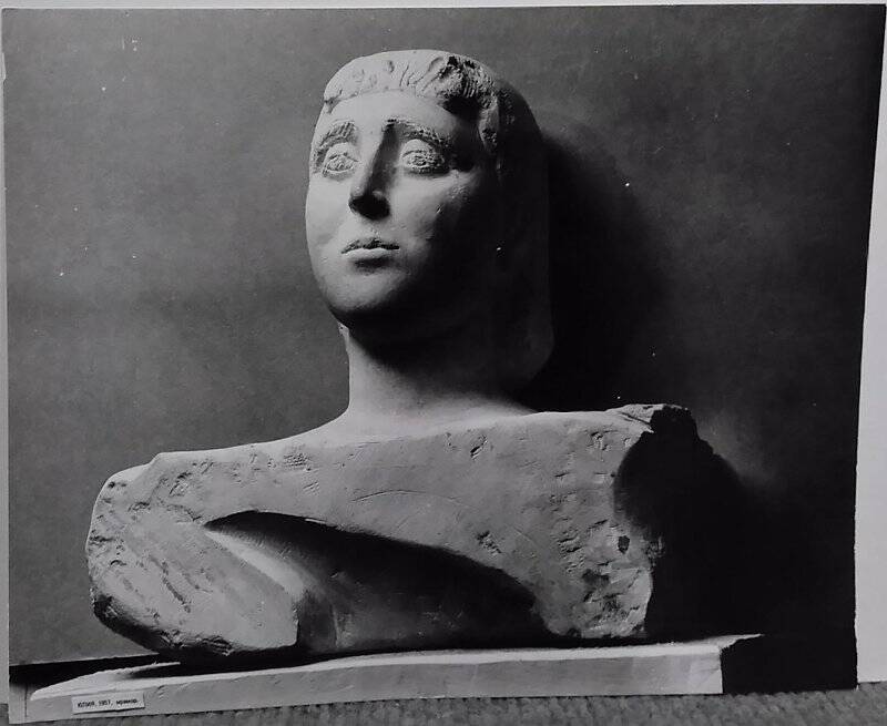 Фото скульптуры В.А.  Сидура «Юлия», 1957. Мрамор.