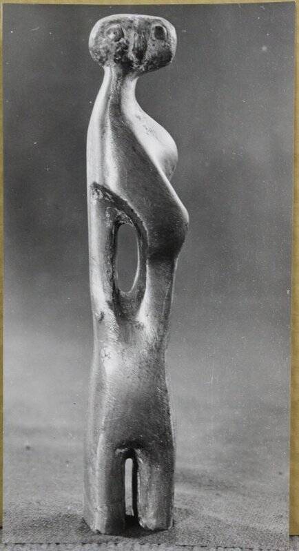Фото скульптуры В.А. Сидура «Стоящая девушка», 1963. Бронза.