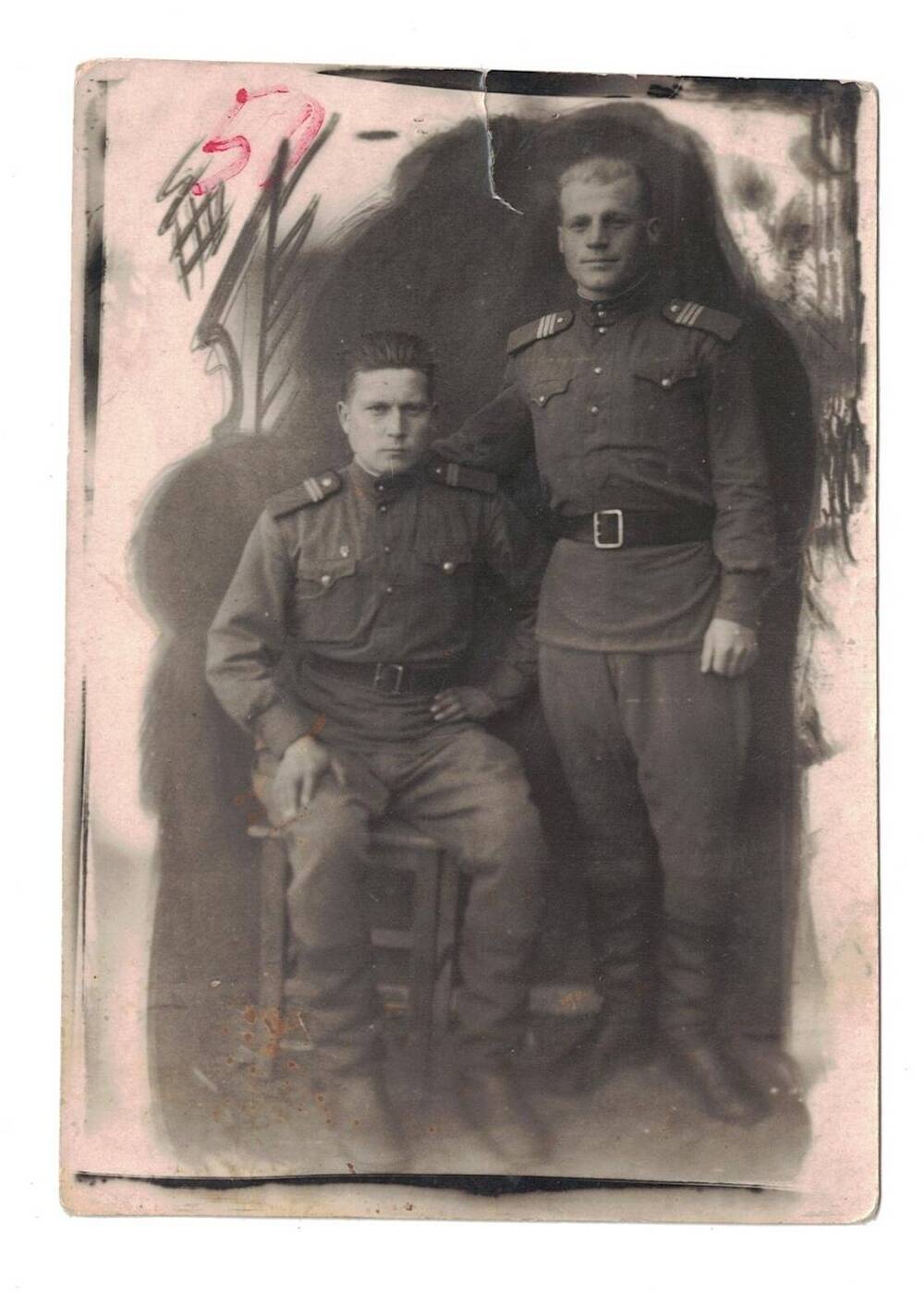 Фотография. Портрет парный. Гурьянов В.К.(сидит слева) – командир пулеметного отделения.