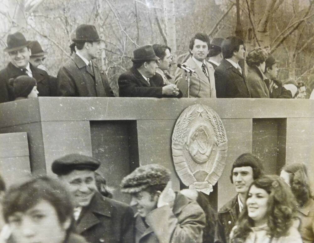 Фотография. Праздничная демонстрация в городе Сергач. 1970 гг