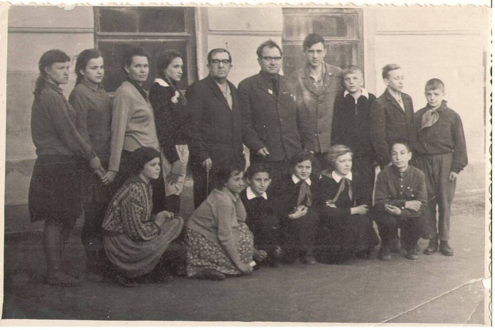 Фото преподаватели и ученики шк-интернат, 1965 год.