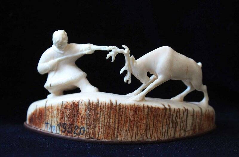 скульптурная композиция Ловля оленя