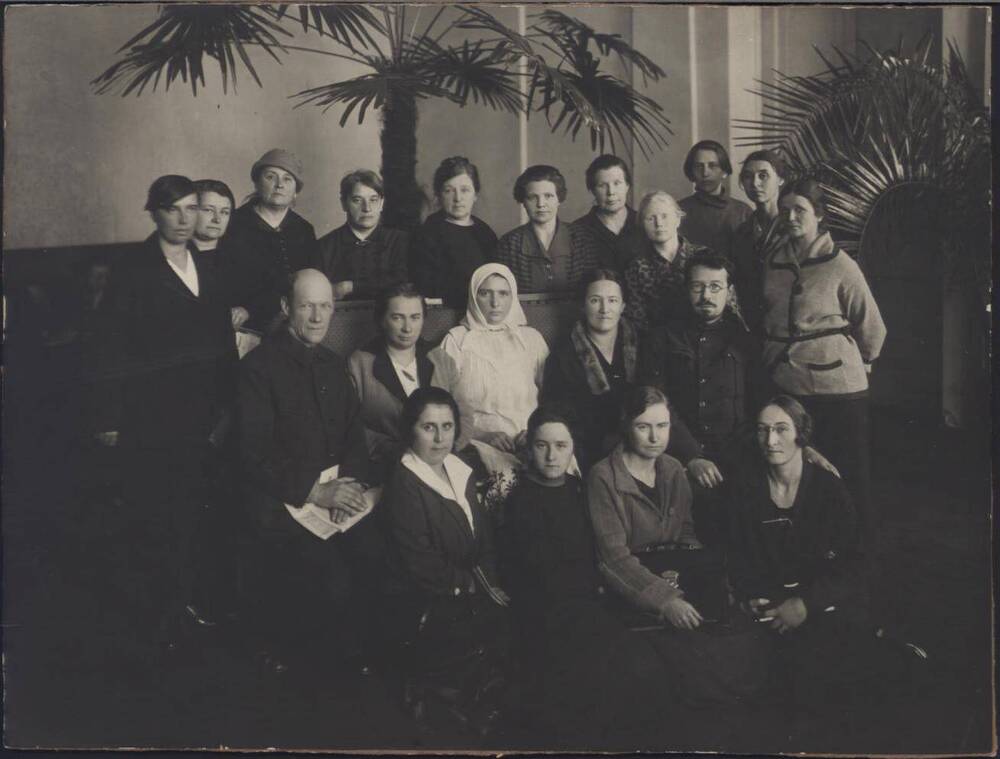 Фото Горьковской делегации на Всероссийском съезде работников охраны материнства и младенчества в 1927 году